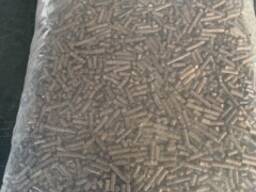 Fuel pellets from lignin and buckwheat husks
